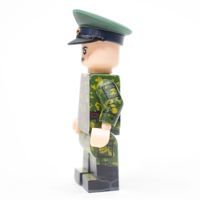 BR001 Пограничник в камуфляже березка с кобурой, в фуражке. Совместим с лего.