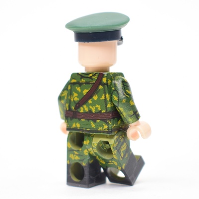 BR001 Пограничник в камуфляже березка с кобурой, в фуражке. Совместим с лего.