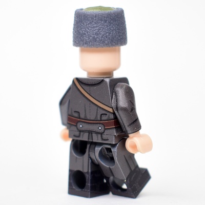CW002 Красноармеец в шинели и папахе с лентой на период гражданской войны. Совместим с лего.
