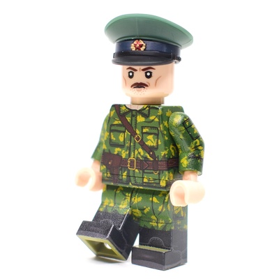 BR001 Пограничник в камуфляже березка с кобурой, в фуражке. Совместим с лего.
