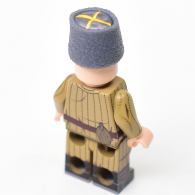 Папаха полковника, красный верх с кокардой обр 1956. для лего фигурок.