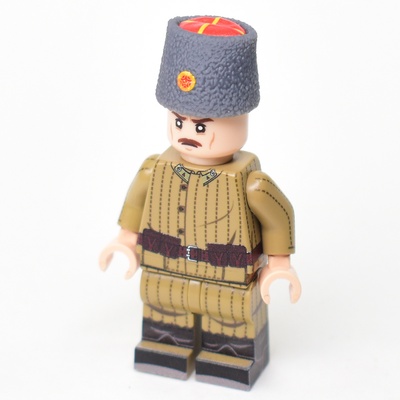 Папаха генеральская, красный верх с кокардой обр 1940. для лего фигурок.